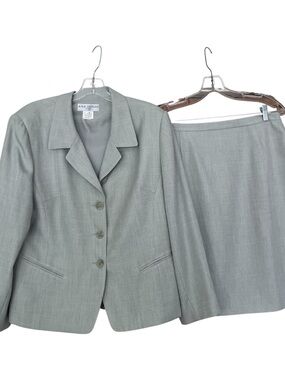 Light Greeny Gray Classic Women’s Blazer & Skirt Suit